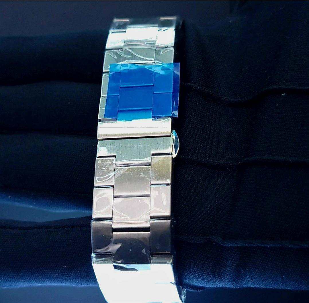 AquaOak Mod Series white dial luxury Seiko Mod watch with stainless steel octagon case and Japanese automatic movement