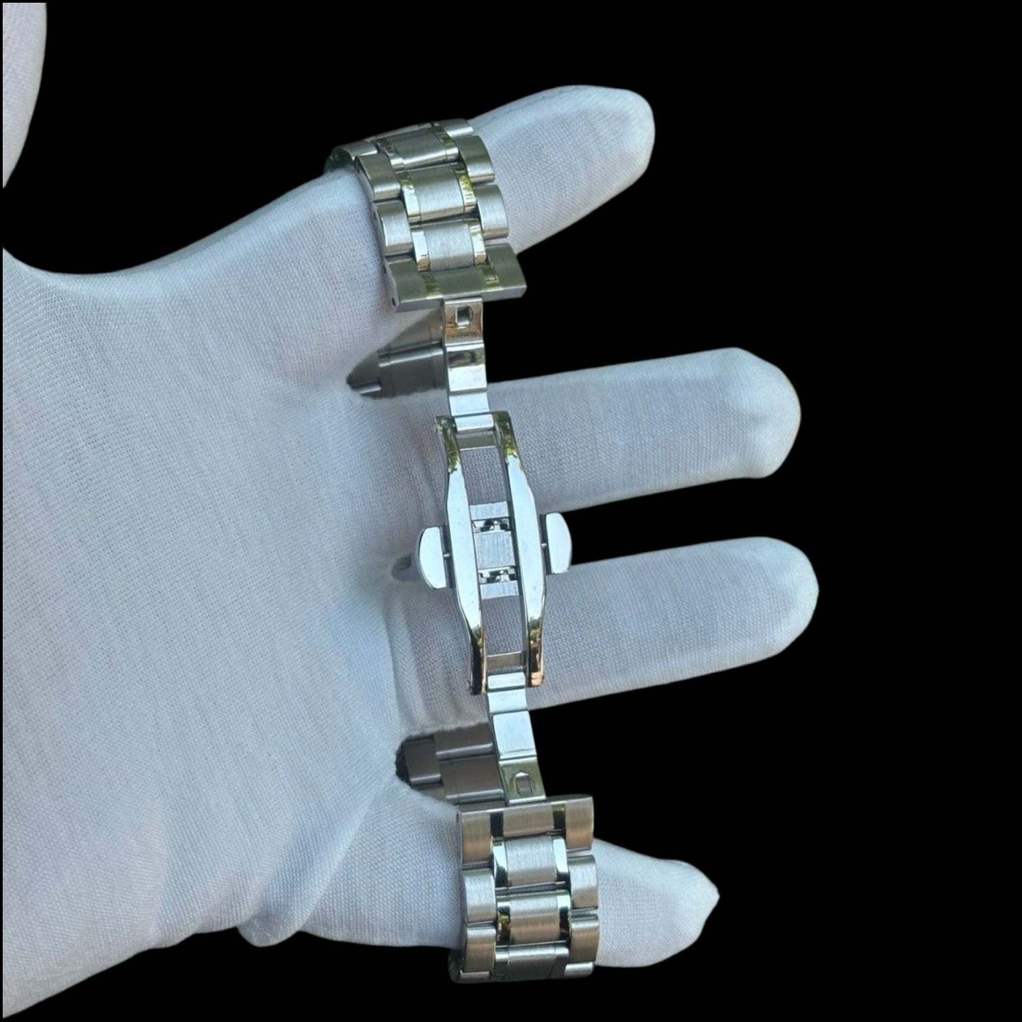 Modded Seiko luxury watch with white textured dial and sapphire crystal by Modtime Creations