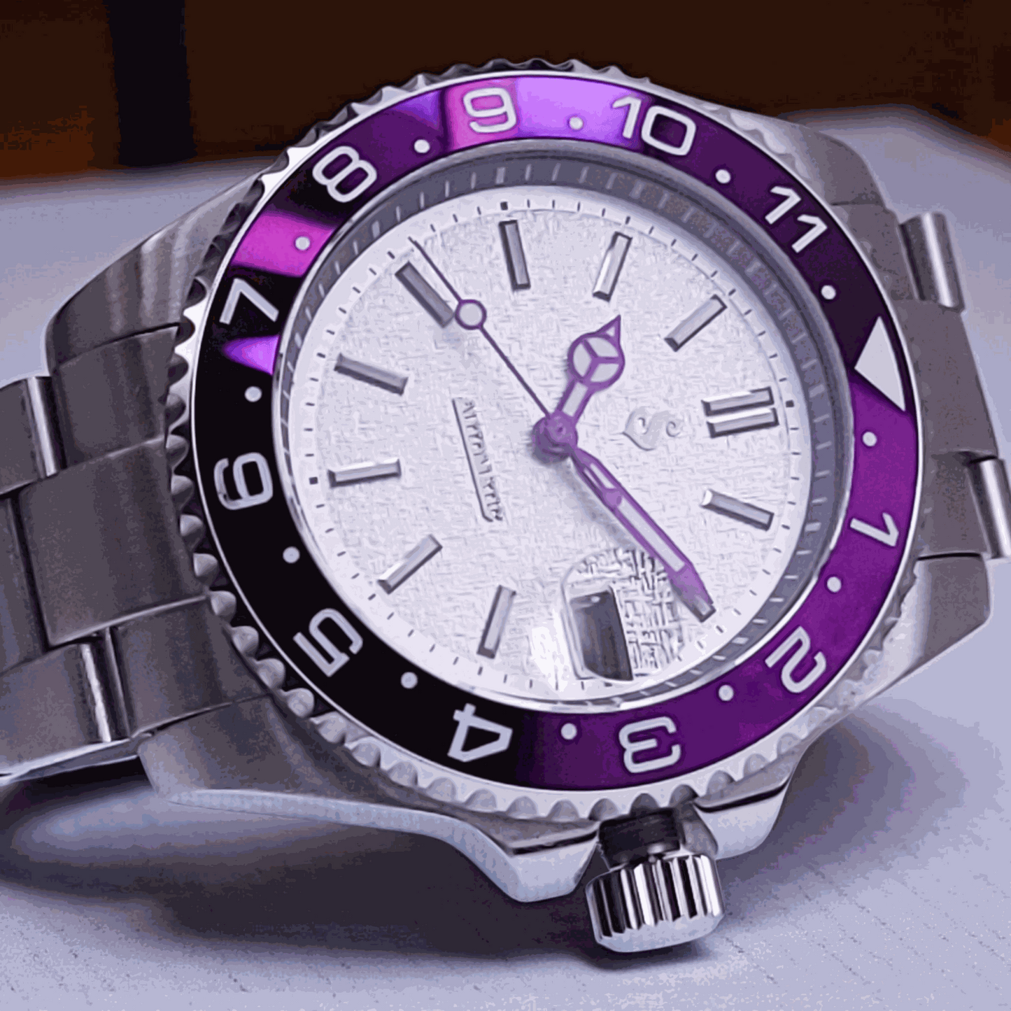 Modded S White Joker Seikmariner Diver - Modtime - MODTIME