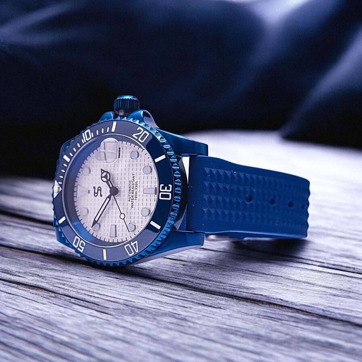 Modded Seiko SeikMaster Blue White Diver watch with sapphire crystal and stainless steel case