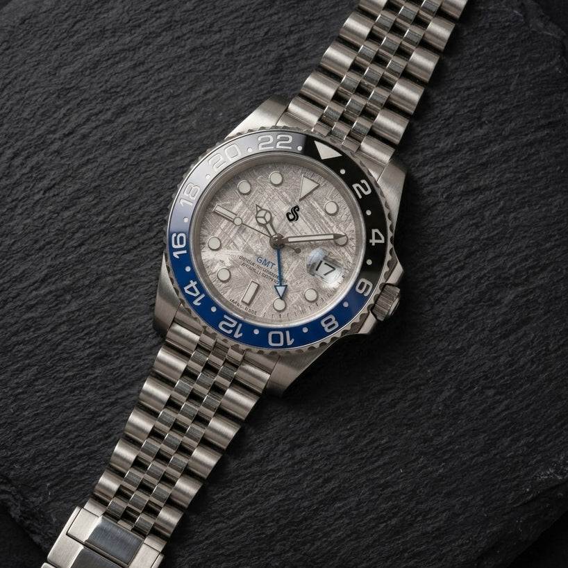 SeikMariner Grey Carbon Fiber Diver "Batman" watch with blue black dial and stainless steel bracelet, 40mm automatic mod dive watch by Modtime Creations