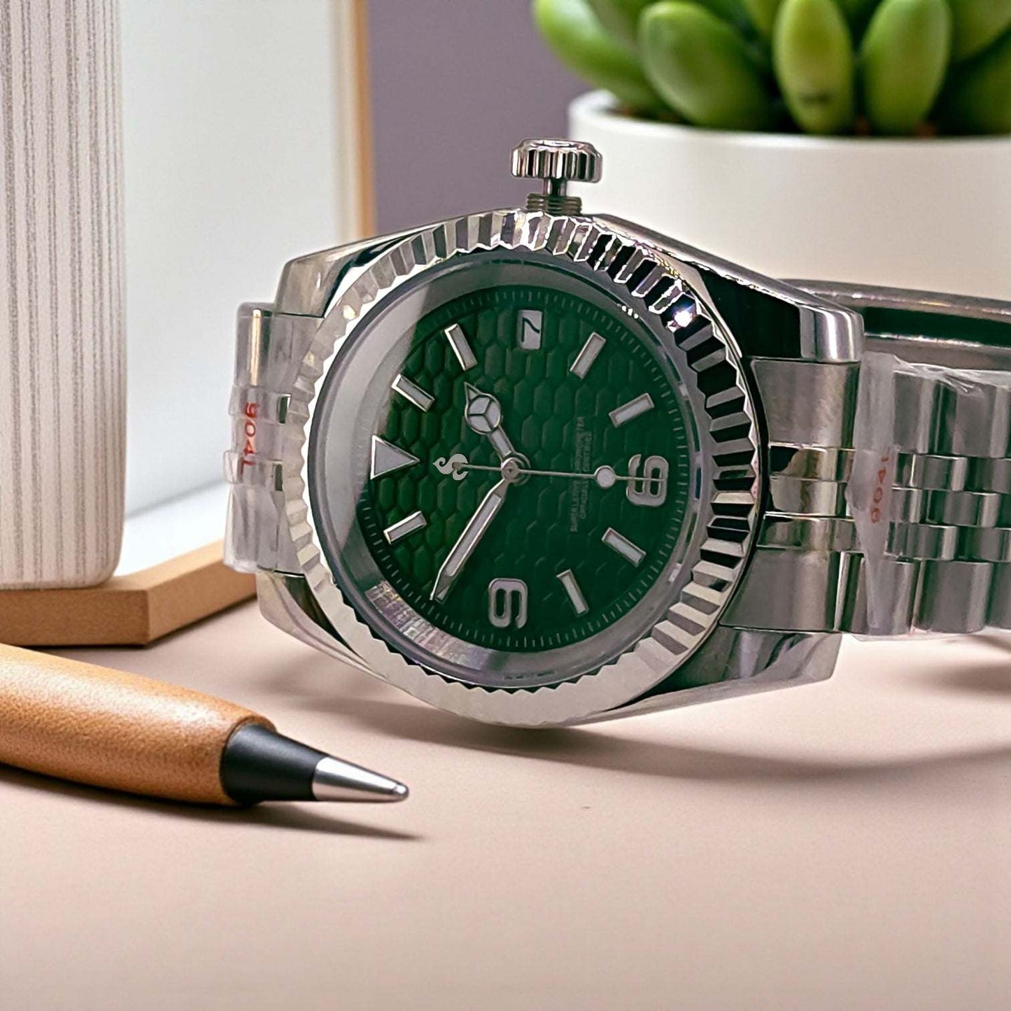 Seiko Mod Datejust aka SeikJust Date Window Silver Green Dial Mod - Modtime