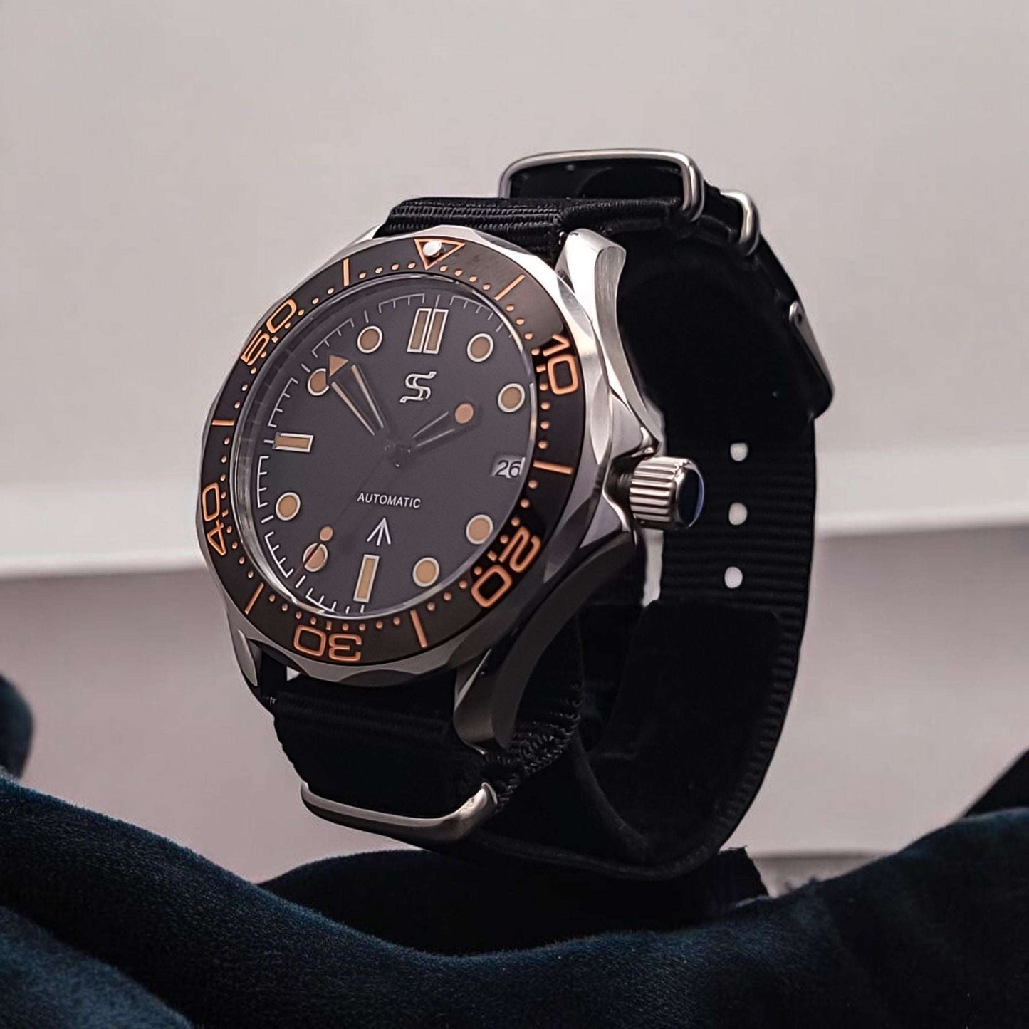 Seiko Mod Master Spectre Homage Black Dial: Dive into Classic Style - MODTIME