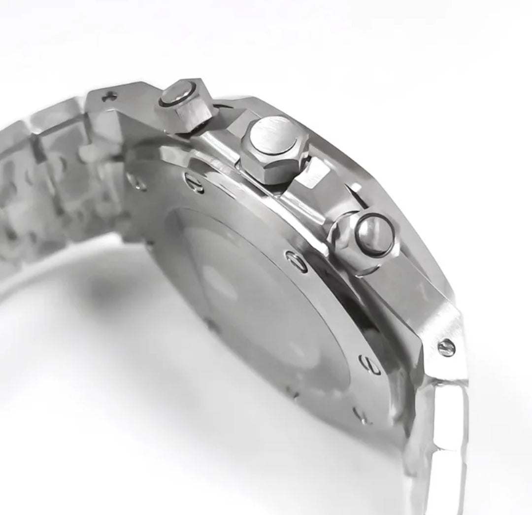 Heritage Oak SeiOak Mod Chronograph with black dial and modded Seiko VK63 hybrid movement luxury watch