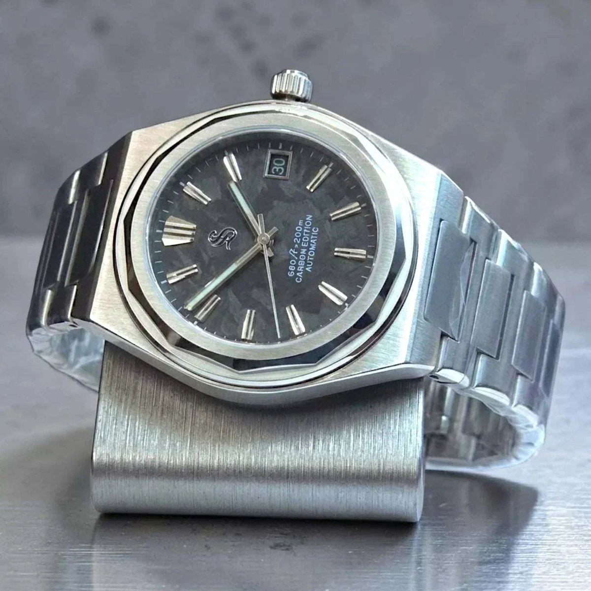 Seiko Mod Carbon Fiber Dial luxury 40mm Modtime diver watch with stainless steel case and sapphire crystal
