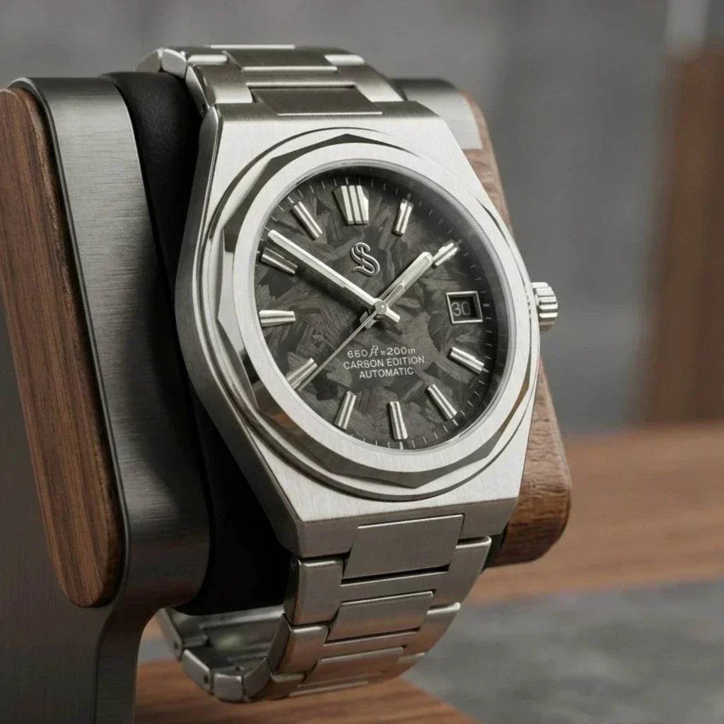 Seiko Mod 40mm executive carbon fiber dial luxury watch with Japanese NH35 automatic movement and stainless steel bracelet