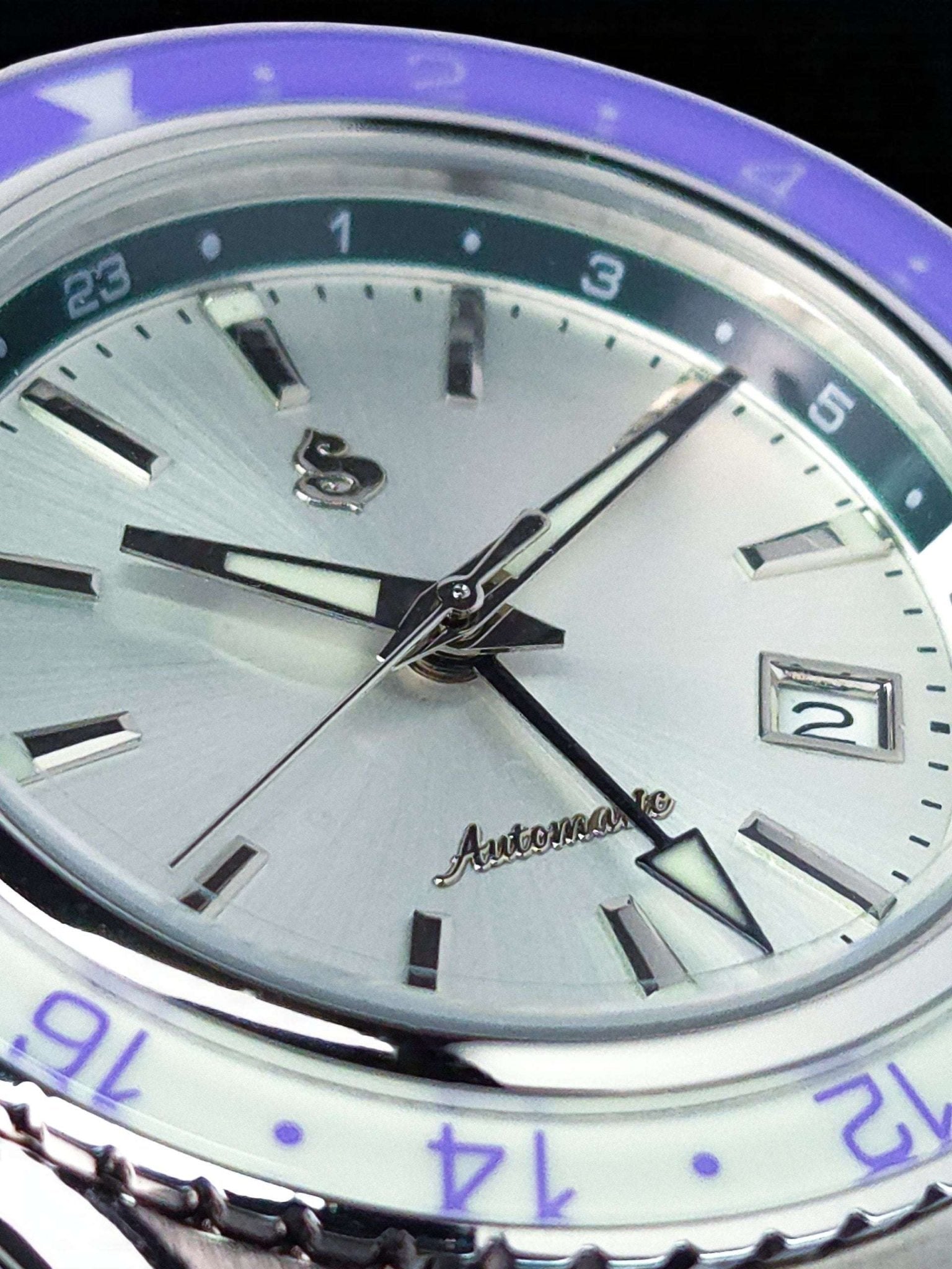 Modded Seiko Automatic GMT: Purple White Bezel - MODTIME