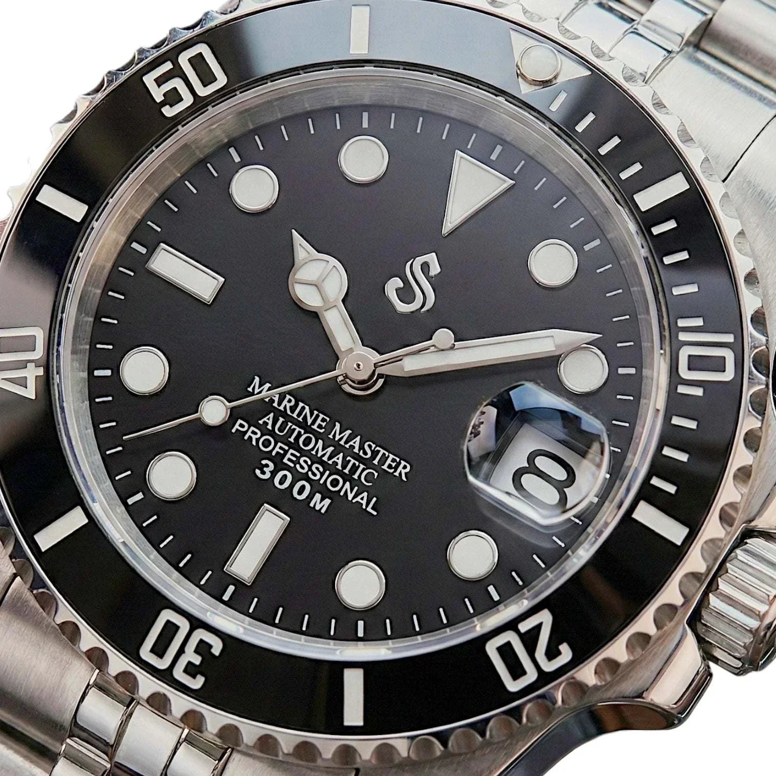Seikmariner Midnight Black modded Seiko diver watch with NH35 movement and sapphire crystal