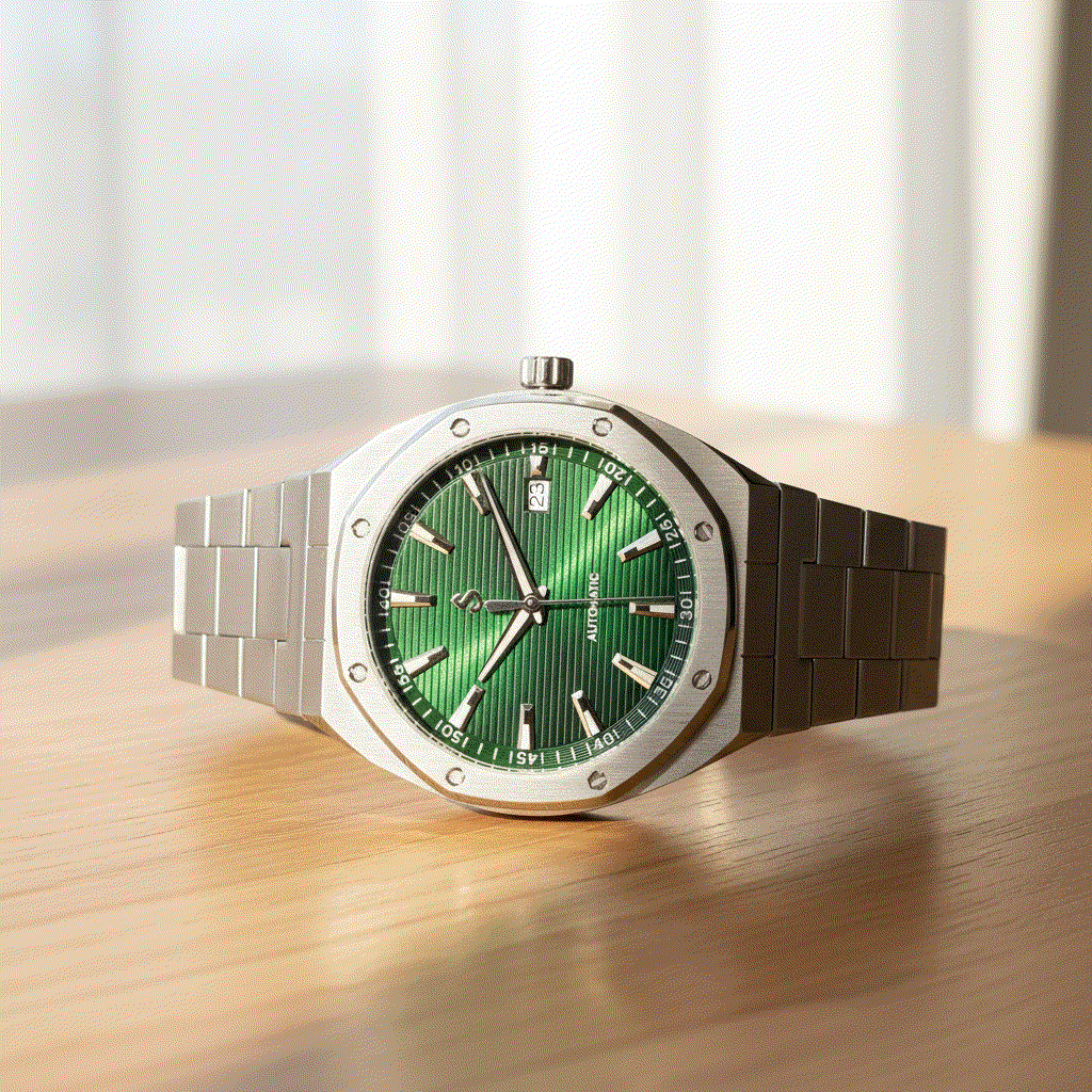 AquaOak Fusion Seiko Mod with green dial and stainless steel case by Modtime Creations