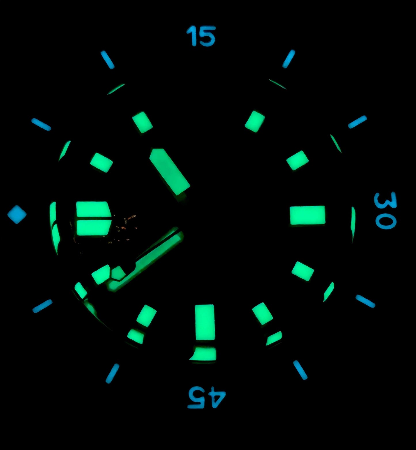 Custom Seiko Mod Vintage Diver watch with 40mm stainless steel case and sapphire crystal by Modtime Creations