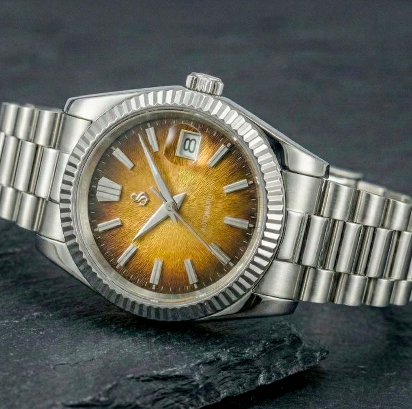 SeikJust luxury Seiko mod watch with textured grand gold date window dial and stainless steel case