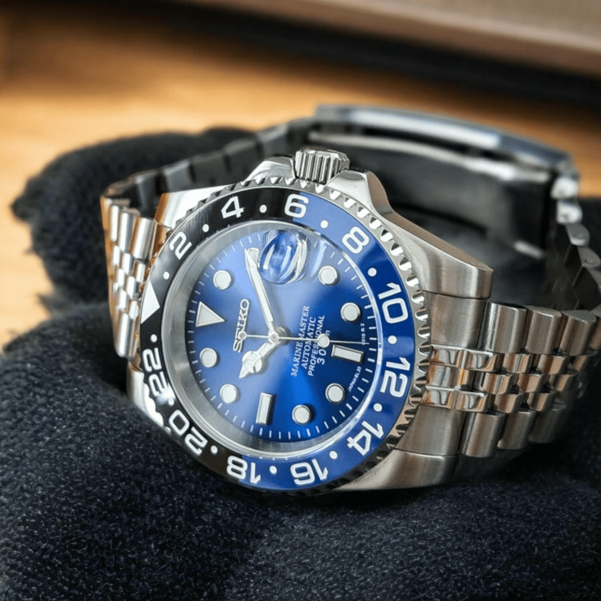 Seiko Mod " Batman " Black and Blue Seikomariner Diver - Modtime - MODTIME