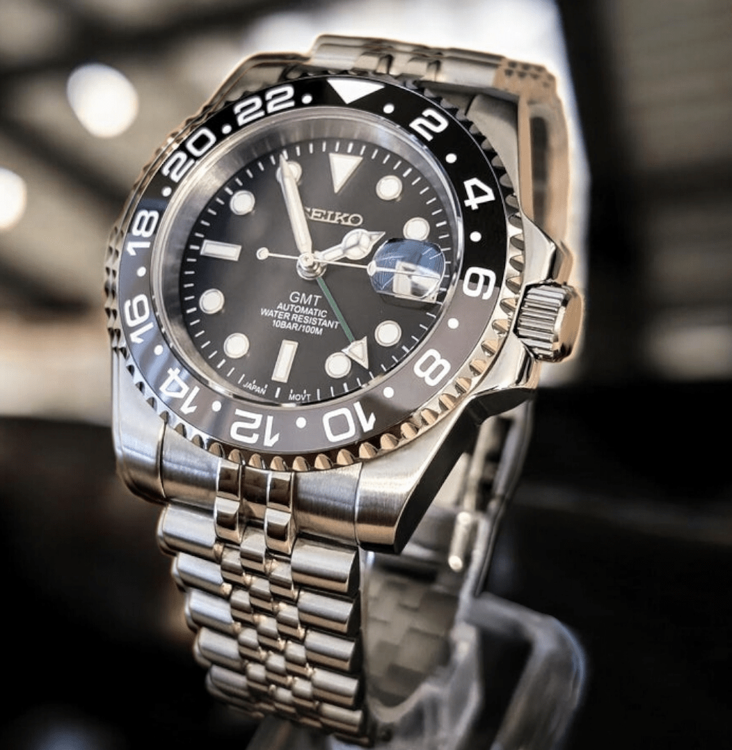 Seiko Mod Custom GMT " Bruce Wayne " Grey Black Series - MODTIME